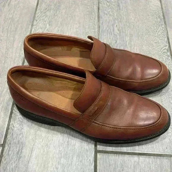Clarks Men's Shoes size 10.5 Leather Loafers Soft Cushion - Picture 2 of 6